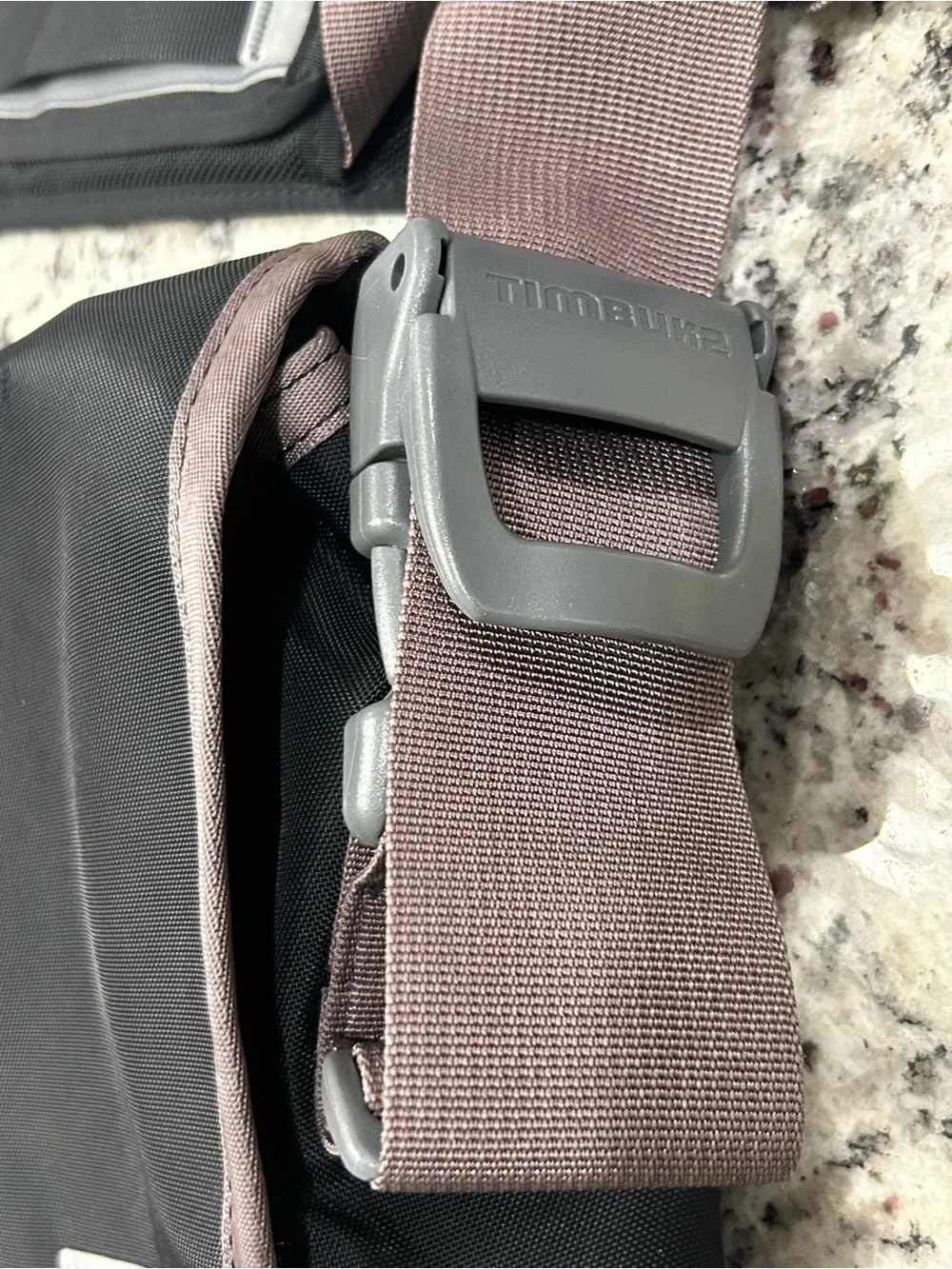 Timbuk2 Command Black Messenger Bag Taupe Trim EUC Laptop Travel TSA Business